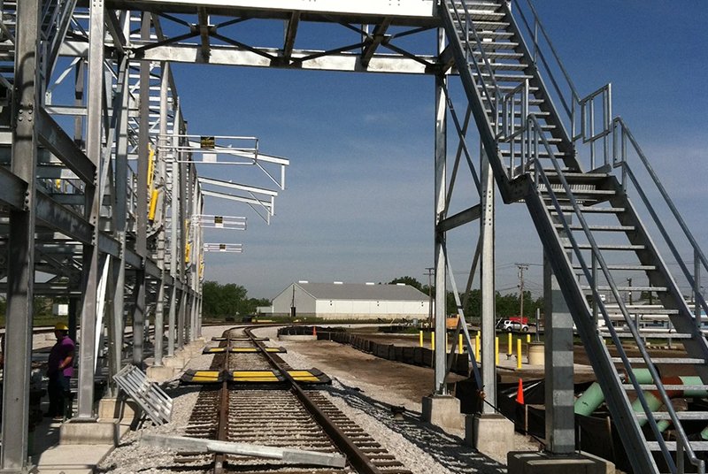 imgi_14_Rail-Gangways_Crossover_Containment-scaled