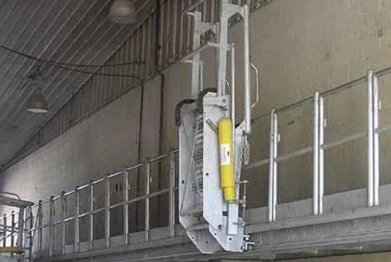 imgi_42_Tracking-Gangway-With-Swing-Gates