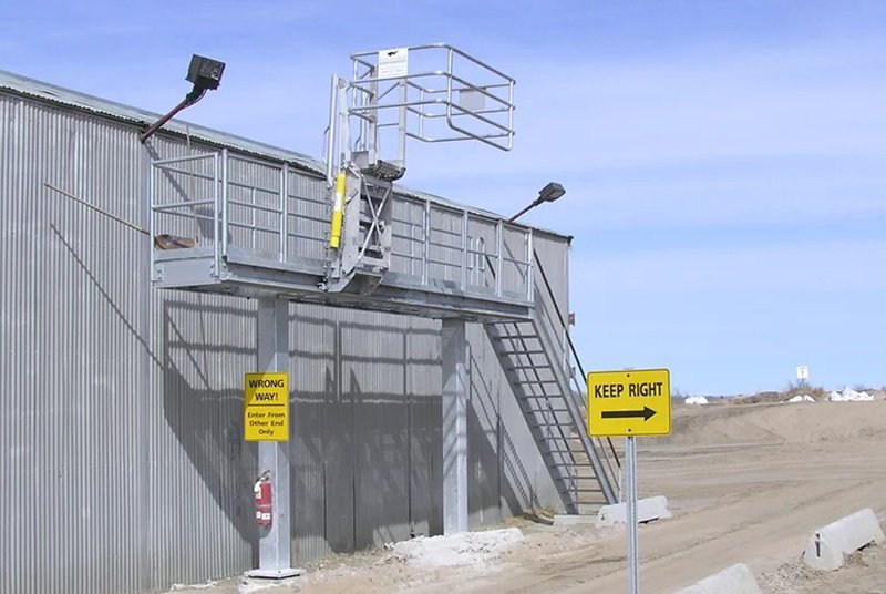 imgi_61_Dual-Pedestal-Truck-Rack-With-Tracking-Gangway