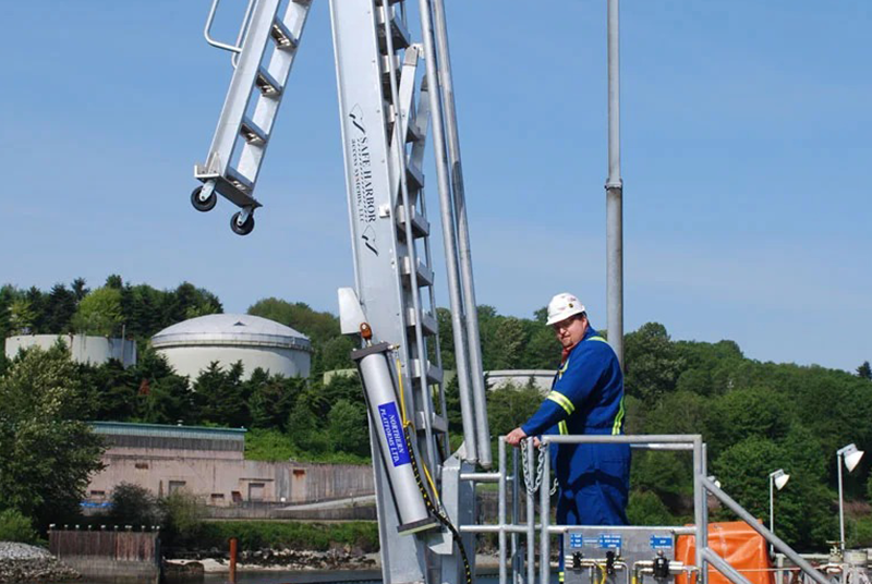 imgi_9_Marine-Telescoping-Gangway-1
